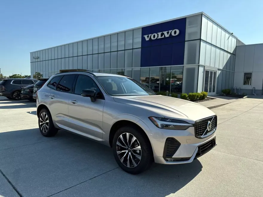 2025 Volvo XC60 B5 Core photo 1