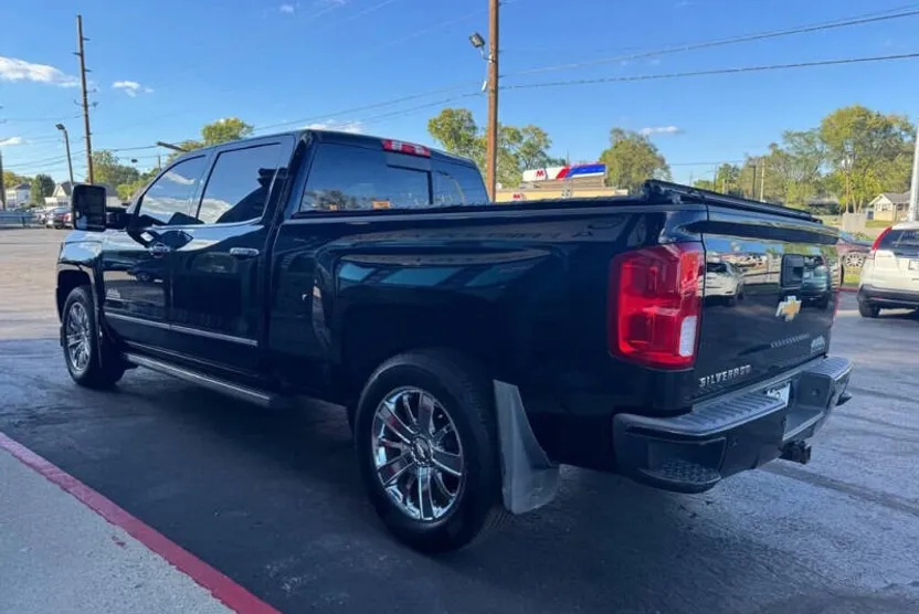 2017 Chevrolet Silverado 1500 High Country photo 1