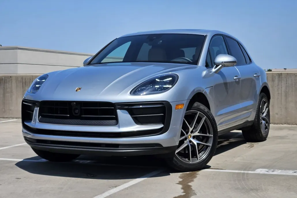 2024 Porsche Macan T photo 1
