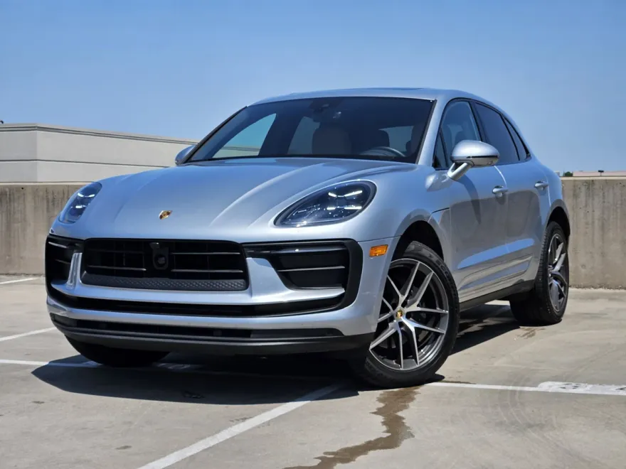 2024 Porsche Macan T photo 1