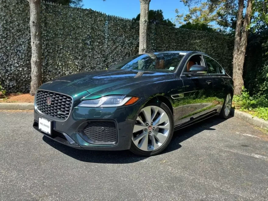 2022 Jaguar XF R-Dynamic SE photo 1