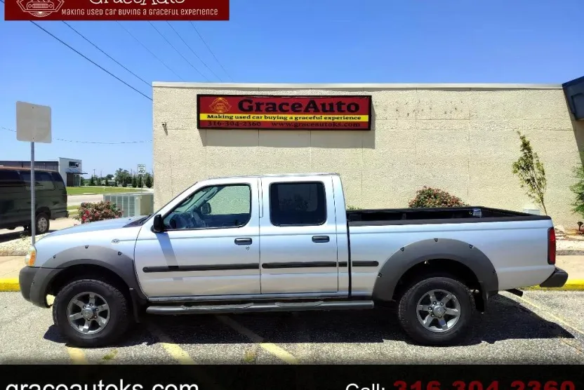 2002 Nissan Frontier Crew Cab photo 1