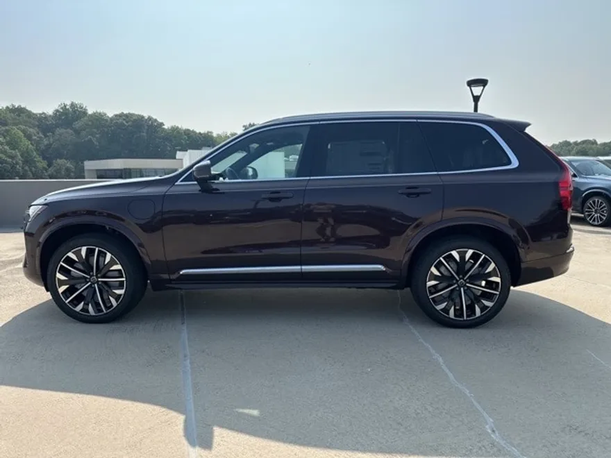 2026 Volvo XC90 T8 photo 1