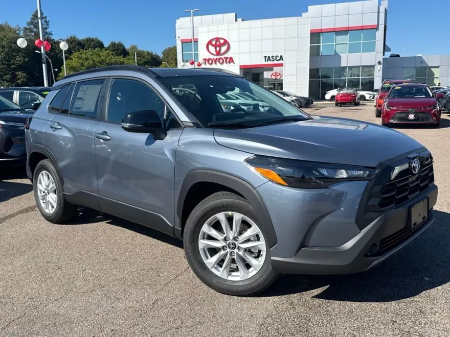 2026 Toyota Corolla Cross LE photo 1