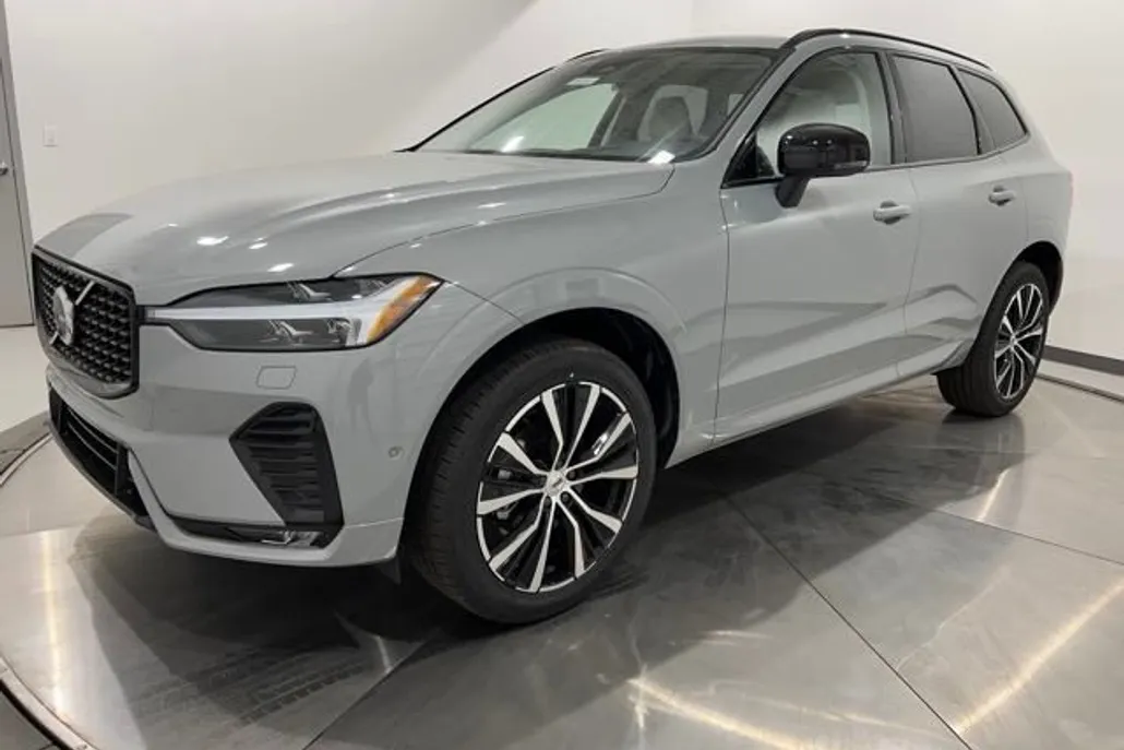 2025 Volvo XC60 B5 Plus photo 1