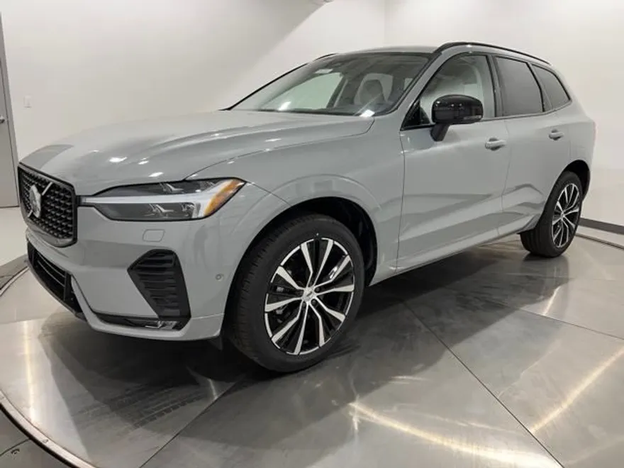 2025 Volvo XC60 B5 Plus photo 1