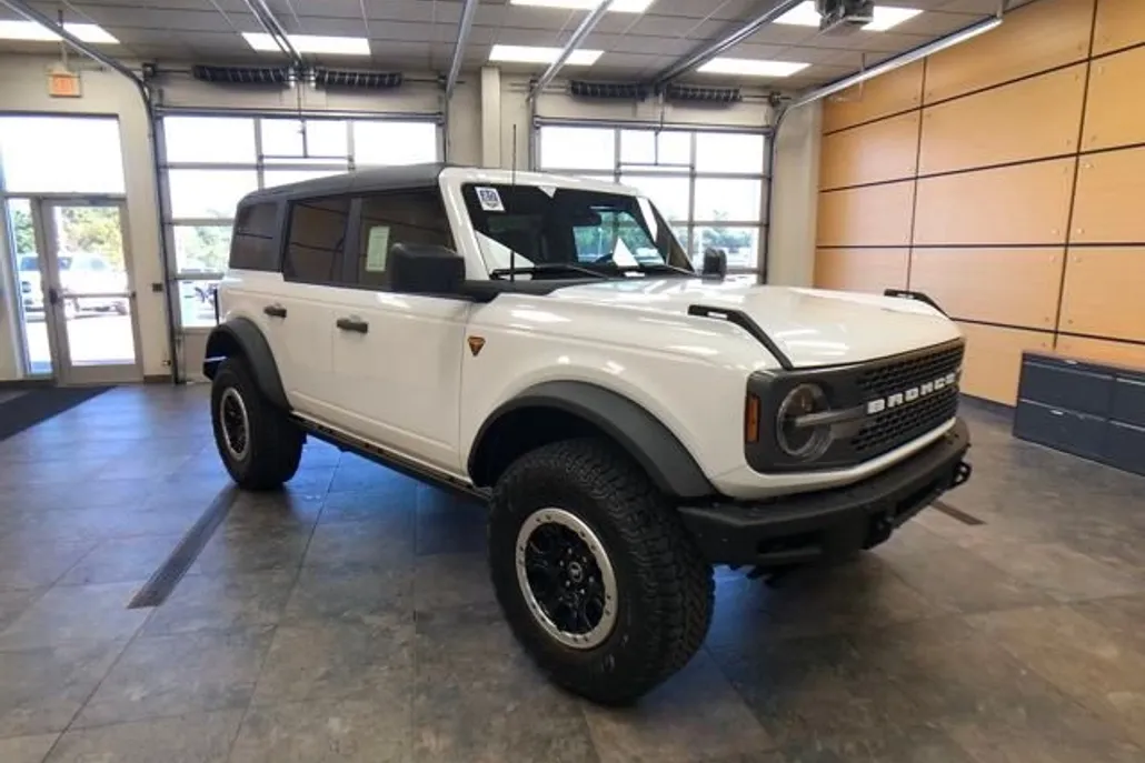 2025 Ford Bronco Badlands photo 1