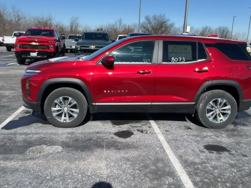 2025 Chevrolet Equinox LT photo 1