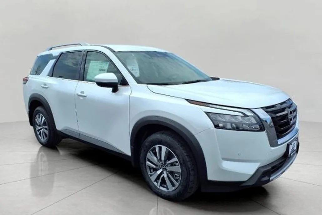 2025 Nissan Pathfinder SL photo 1