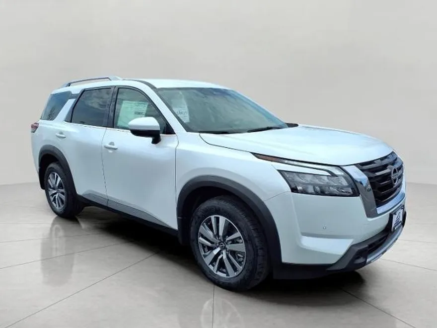 2025 Nissan Pathfinder SL photo 1