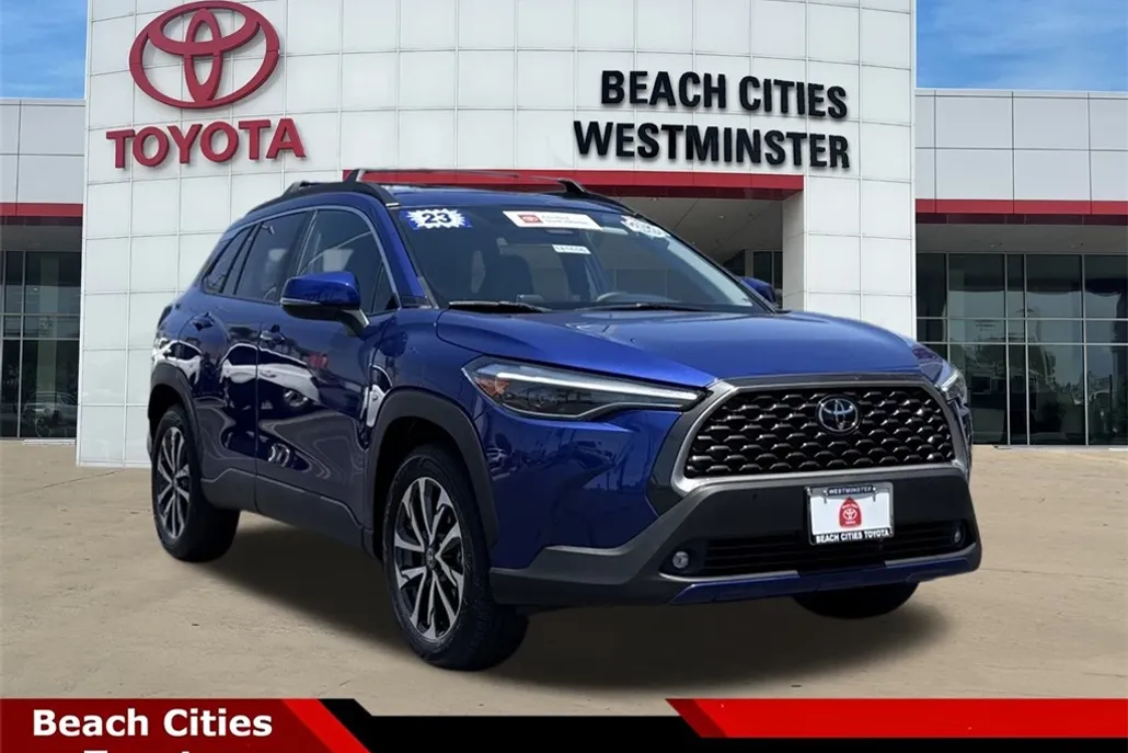 2023 Toyota Corolla Cross XLE photo 1