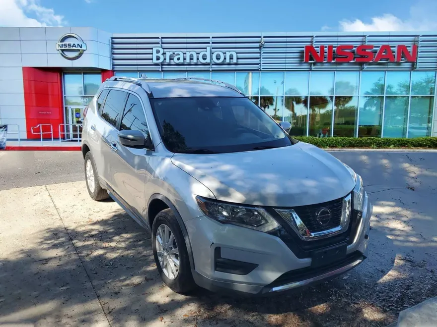 2020 Nissan Rogue SV photo 1