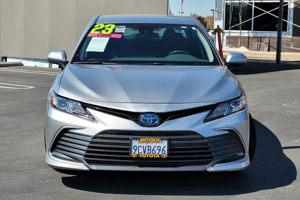 2023 Toyota Camry Hybrid LE photo 1