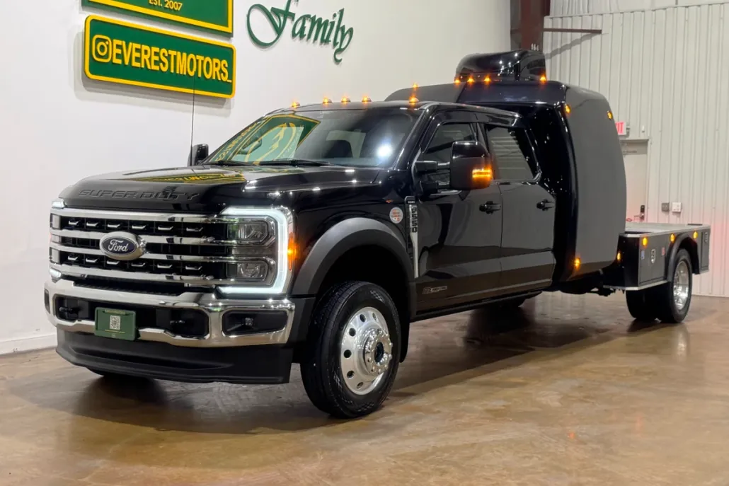2024 Ford F-550 Lariat photo 1