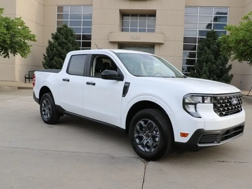 2025 Ford Maverick XLT photo 1