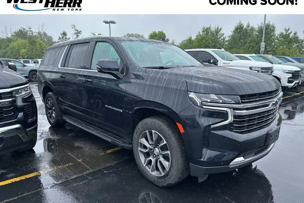 2023 Chevrolet Suburban LT photo 1