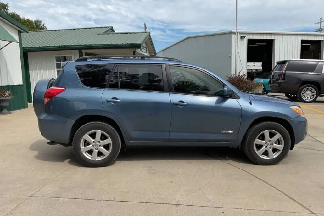 2008 Toyota RAV4 Limited photo 1