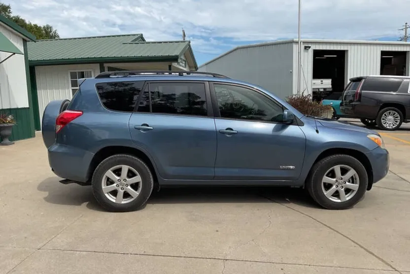 2008 Toyota RAV4 Limited photo 1