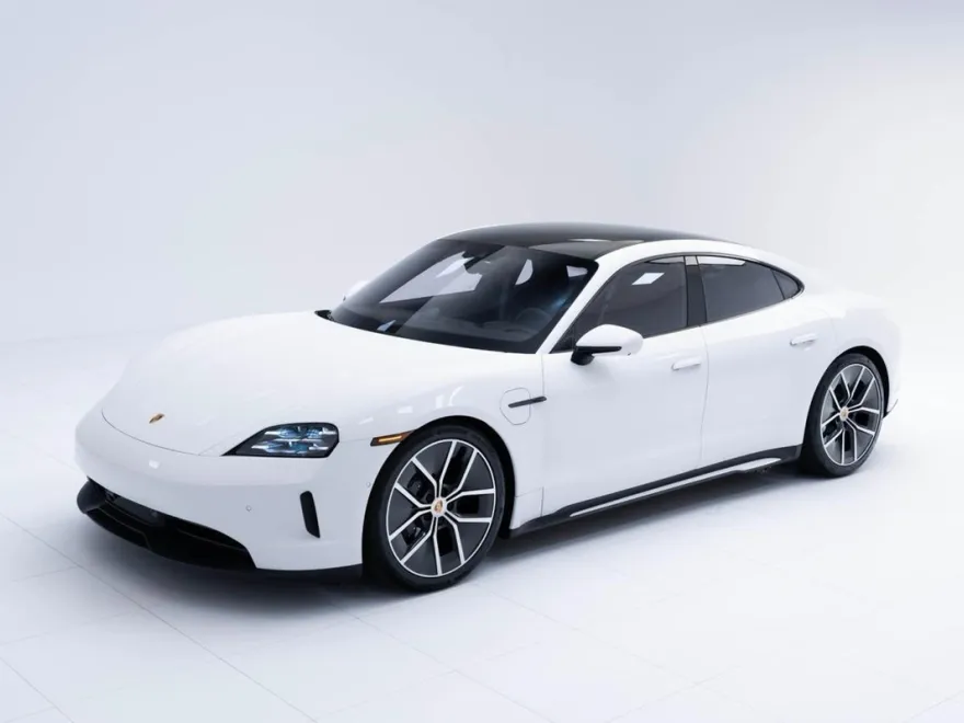 2025 Porsche Taycan photo 1