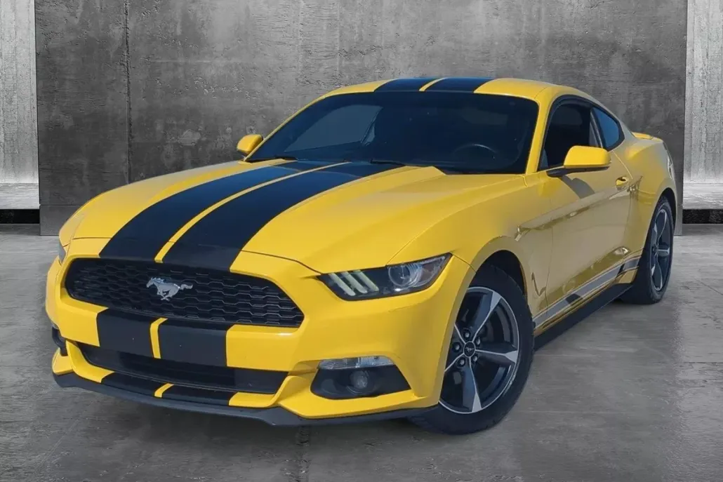 2015 Ford Mustang V6 photo 1