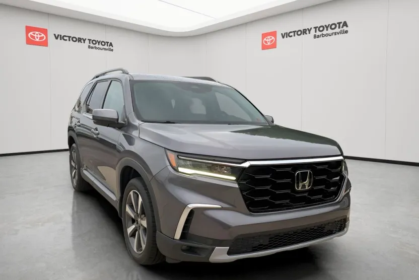 2023 Honda Pilot Touring photo 1