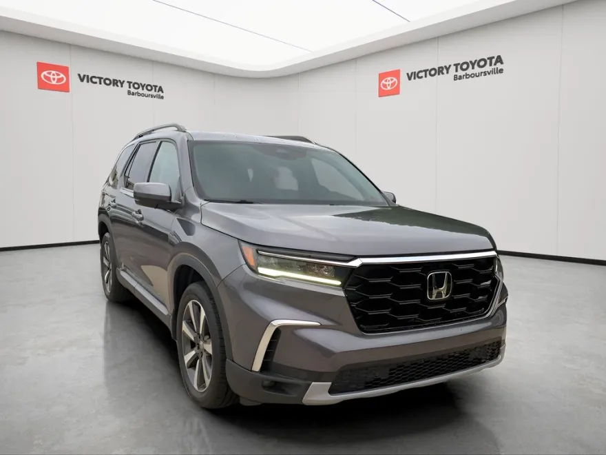 2023 Honda Pilot Touring photo 1