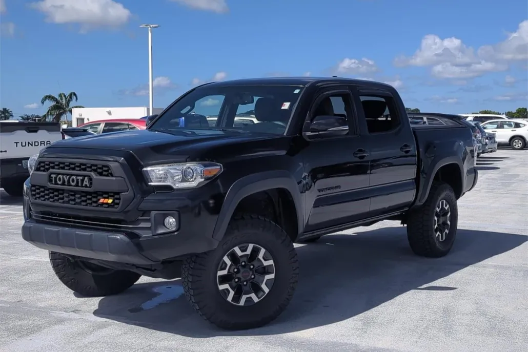 2017 Toyota Tacoma TRD V6 photo 1
