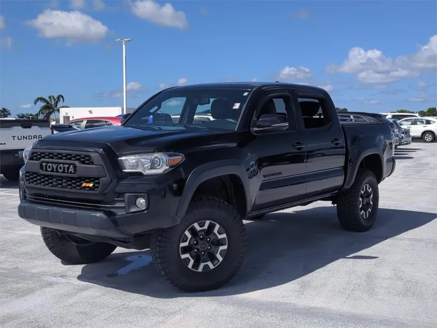 2017 Toyota Tacoma TRD V6 photo 1