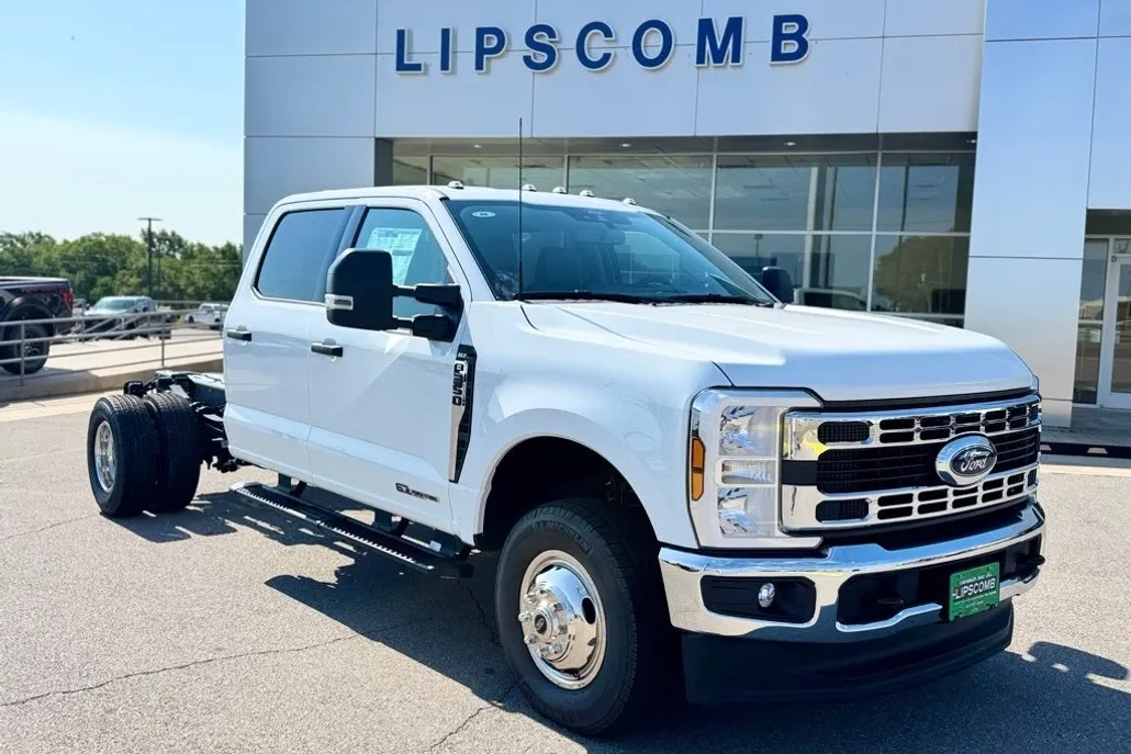2025 Ford F-350 photo 1