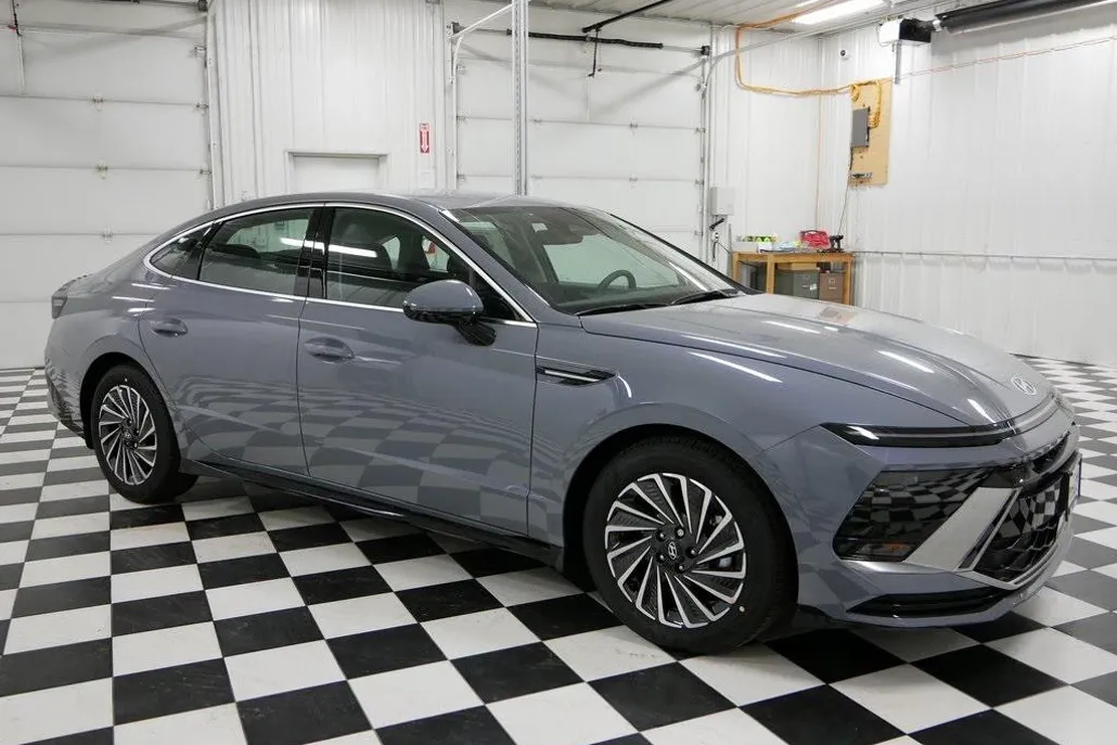 2025 Hyundai Sonata Hybrid SEL photo 1