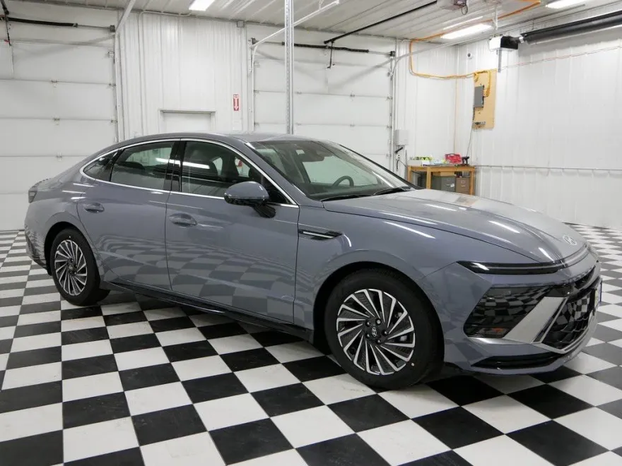 2025 Hyundai Sonata Hybrid SEL photo 1