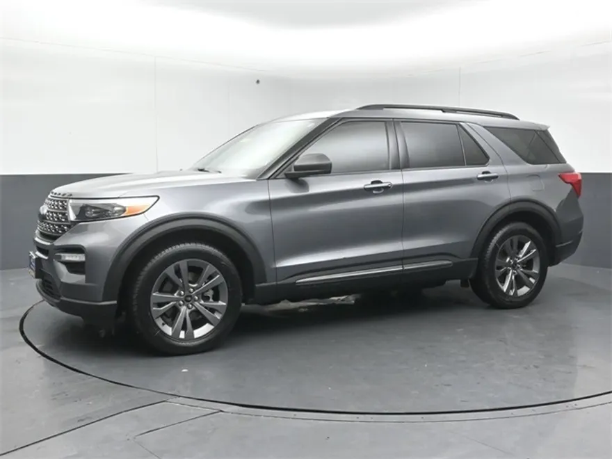 2021 Ford Explorer XLT photo 1