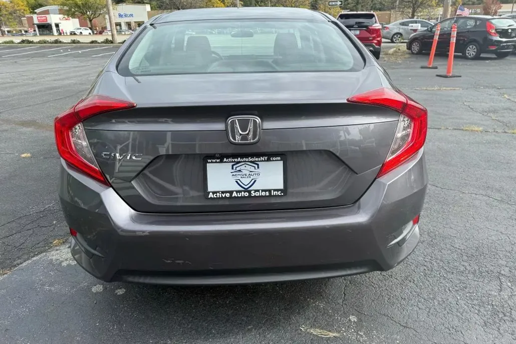 2018 Honda Civic LX photo 1