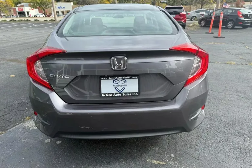2018 Honda Civic LX photo 1