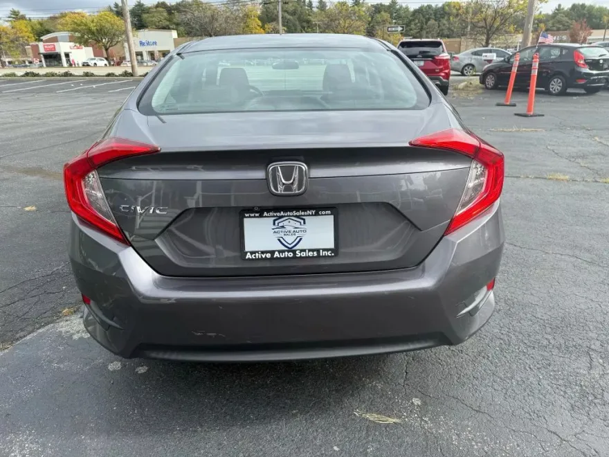 2018 Honda Civic LX photo 1