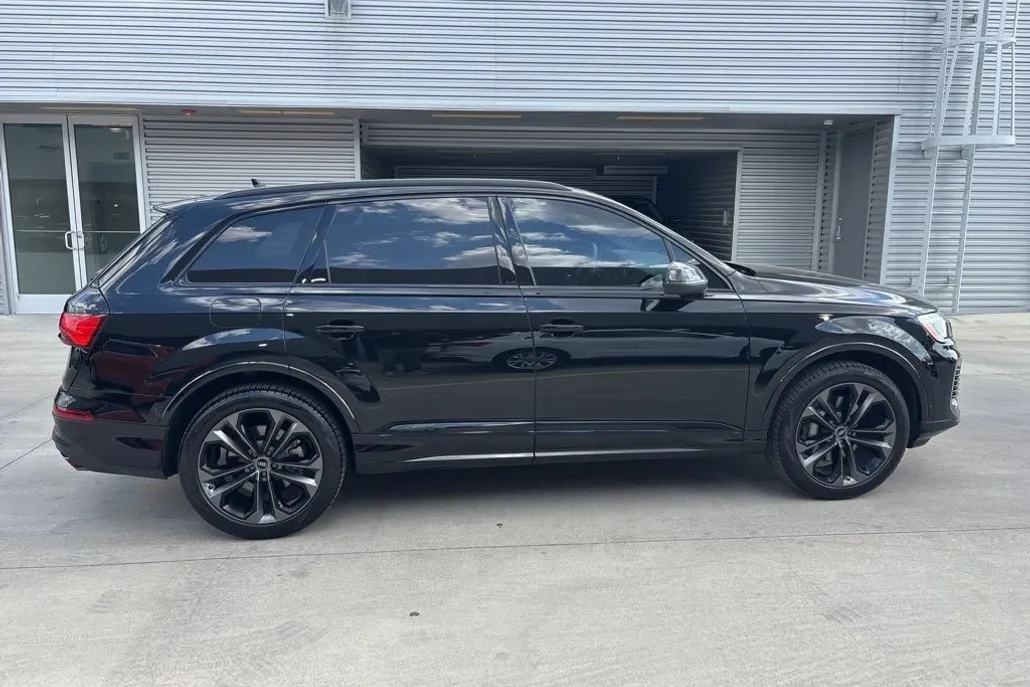 2025 Audi Q7 55 Premium Plus photo 1