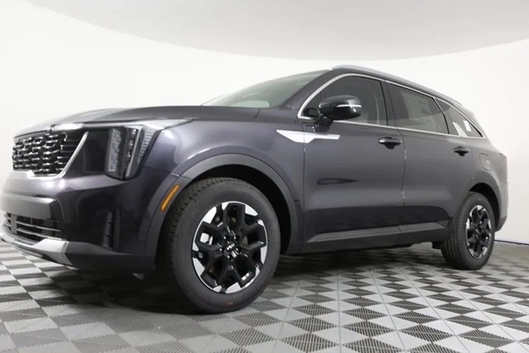 2025 Kia Sorento S photo 1