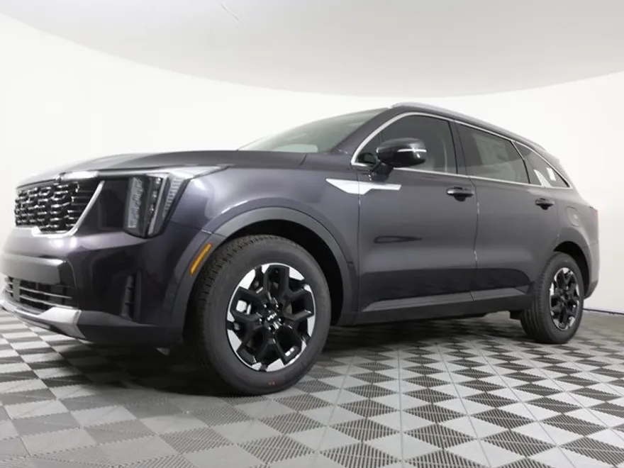 2025 Kia Sorento S photo 1