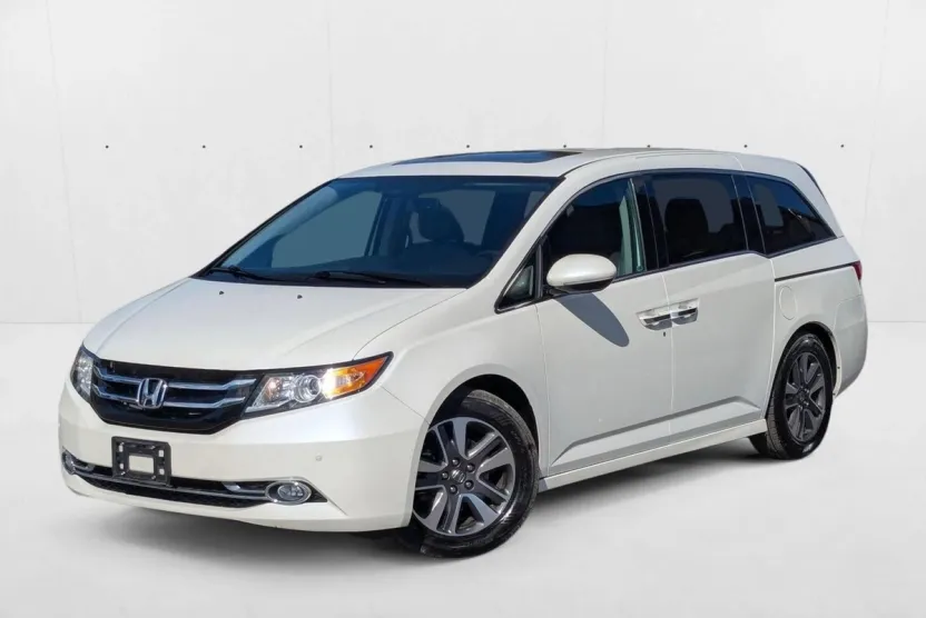 2015 Honda Odyssey Touring Elite photo 1