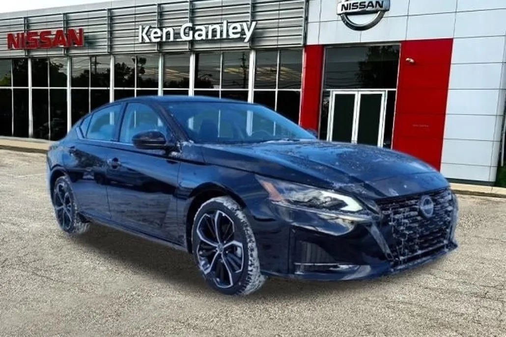2025 Nissan Altima SR photo 1
