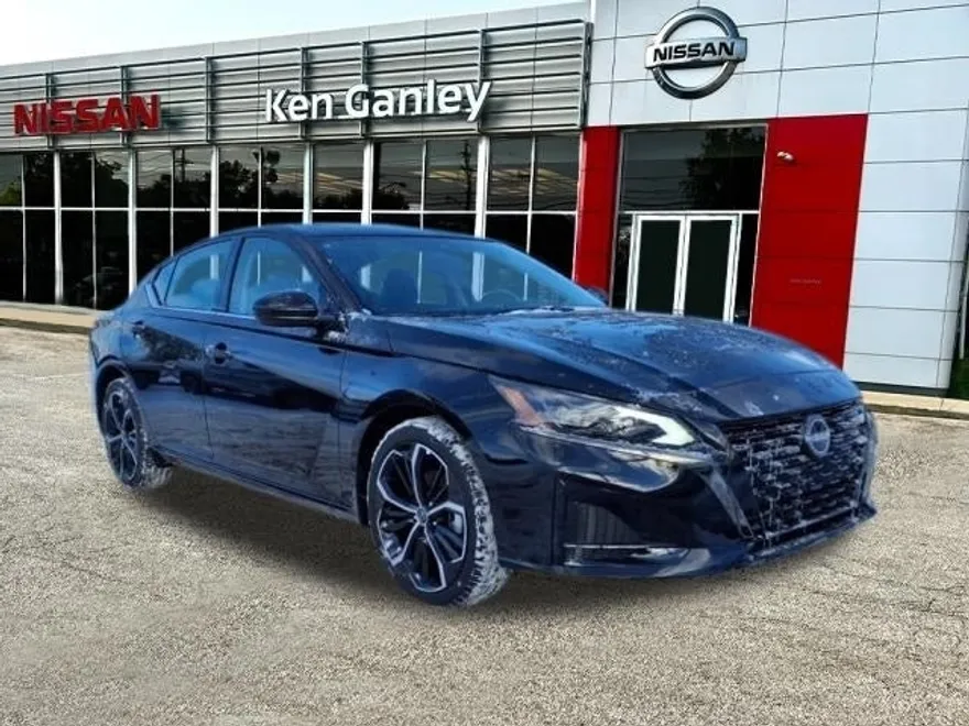 2025 Nissan Altima SR photo 1