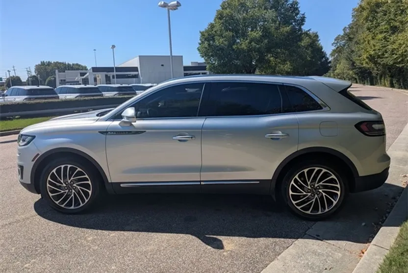 2019 Lincoln Nautilus Reserve photo 1