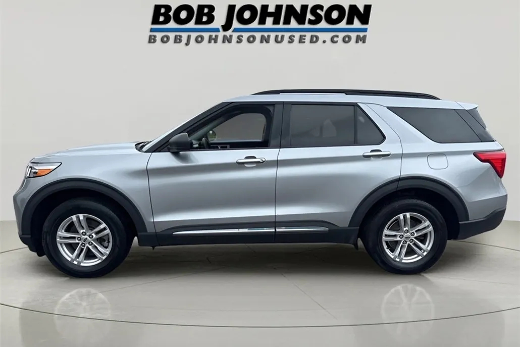 2022 Ford Explorer XLT photo 1