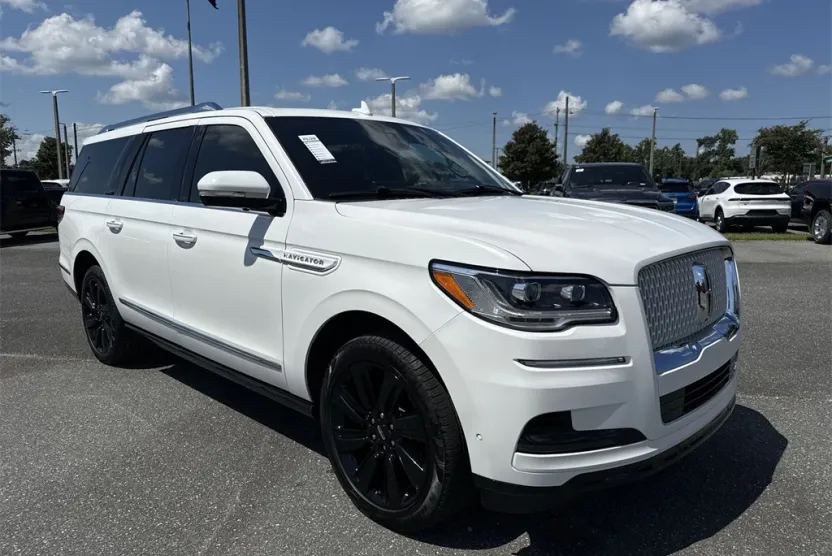 2024 Lincoln Navigator L Reserve photo 1