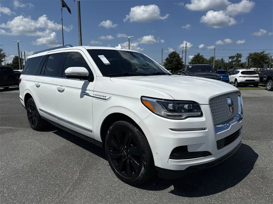 2024 Lincoln Navigator L Reserve photo 1