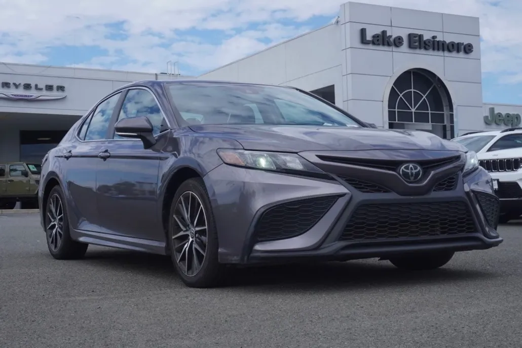 2023 Toyota Camry SE photo 1