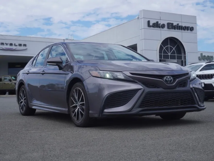 2023 Toyota Camry SE photo 1