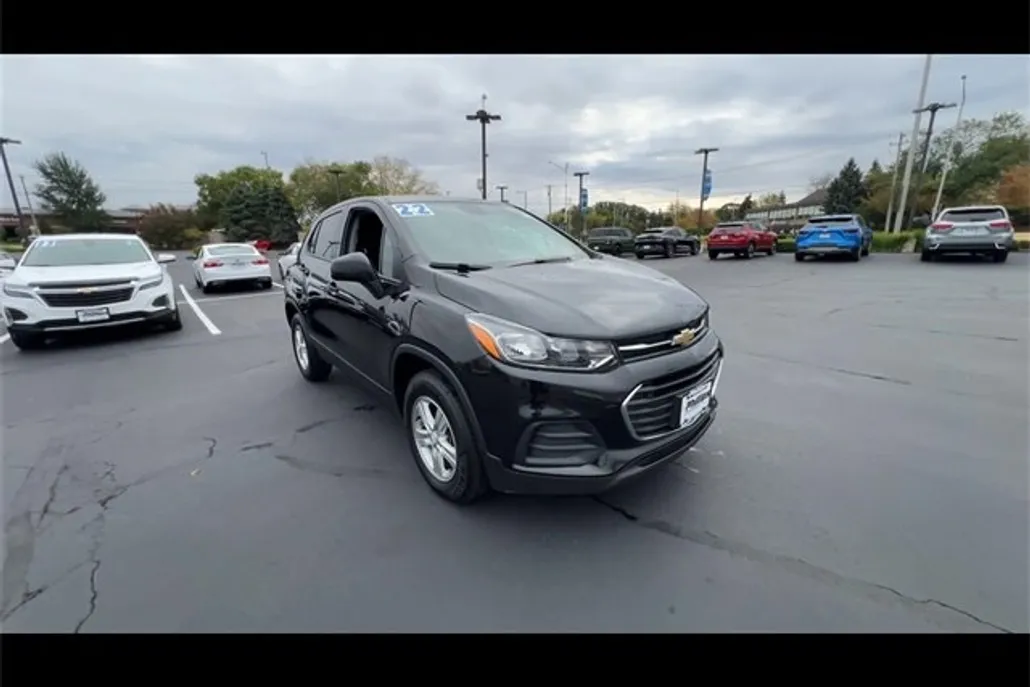 2022 Chevrolet Trax LS photo 1