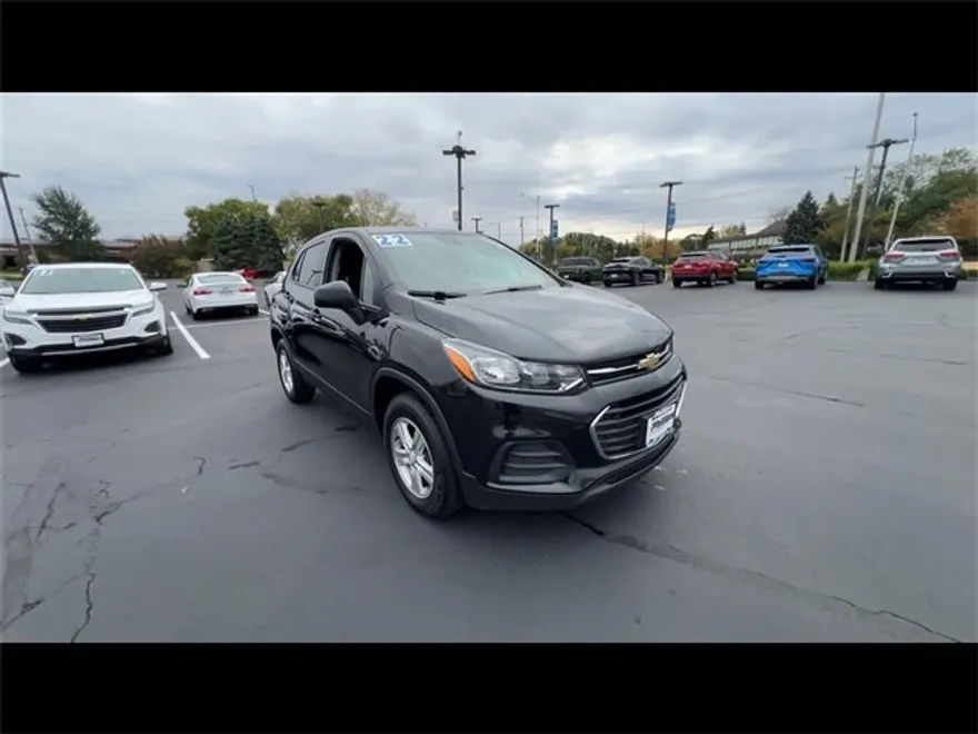 2022 Chevrolet Trax LS photo 1