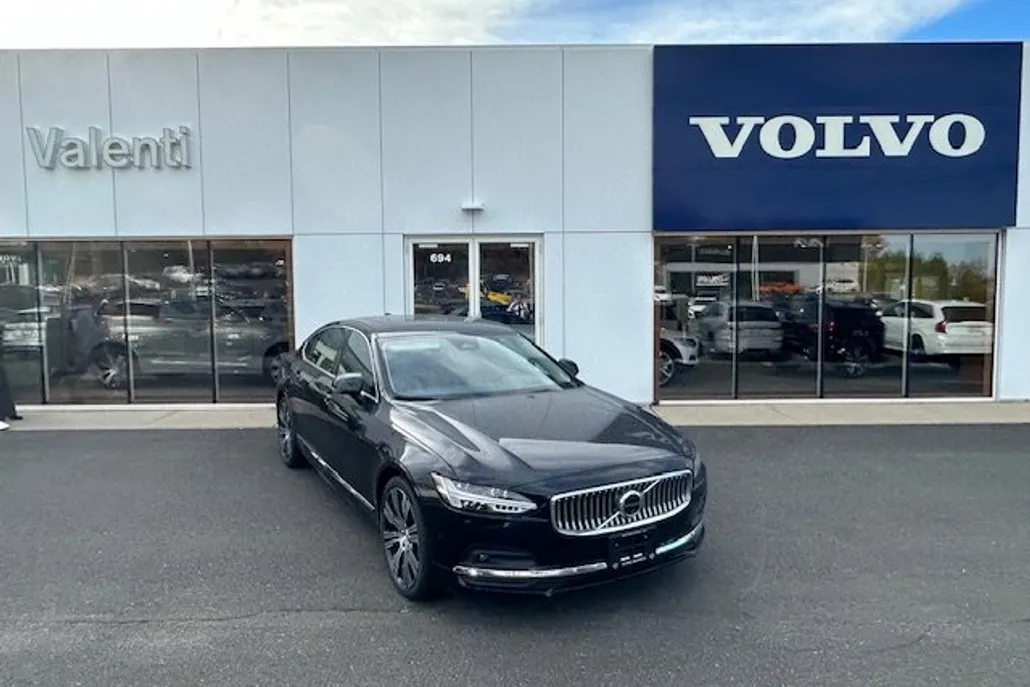2025 Volvo S90 photo 1